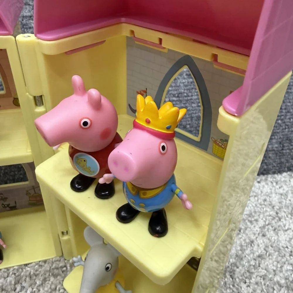 Peppa Pig Princess Castle doll house w/ family friends figures